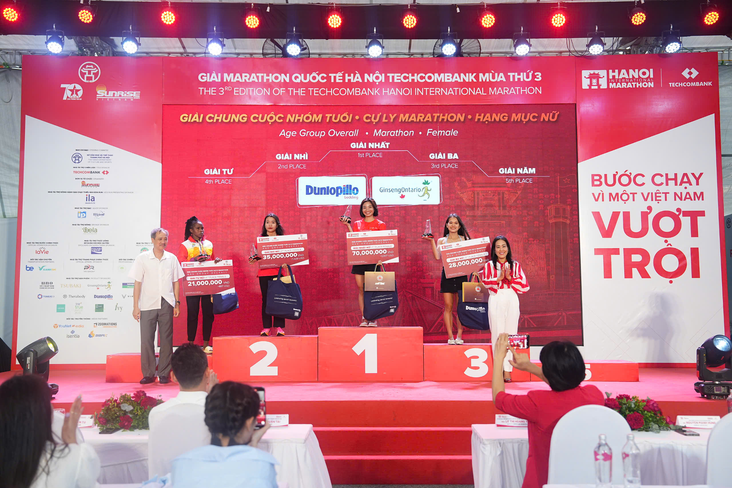 Giải marathon quốc tế Techcombank m&ugrave;a 3: H&agrave;nh tr&igrave;nh của tinh thần thể thao- Ảnh 3.