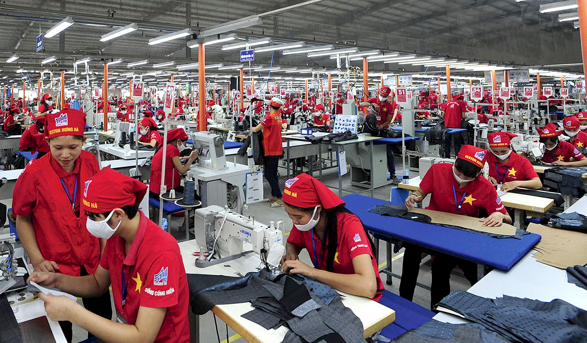 Doanh nghiệp xoay xở, đối ph&oacute; gi&aacute; điện tăng- Ảnh 1.