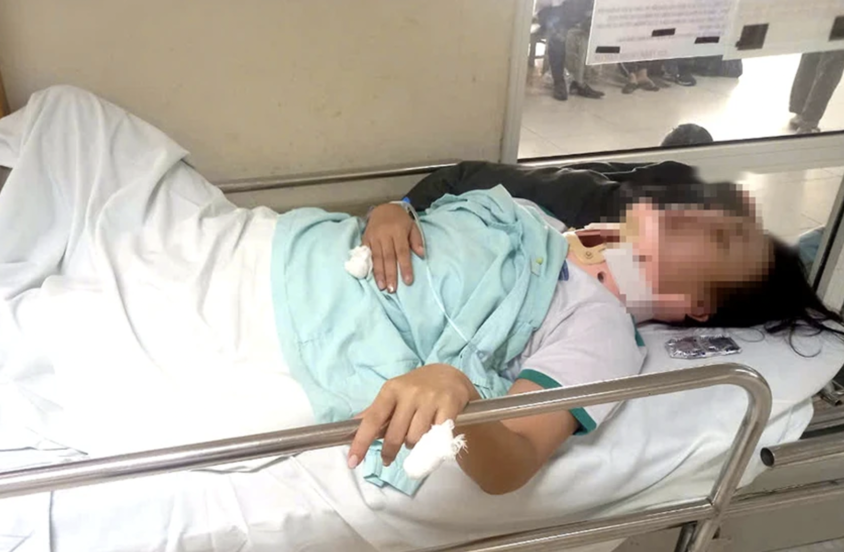 Nguy&ecirc;n nh&acirc;n khiến nữ sinh ở Thanh H&oacute;a bị đ&aacute;nh g&atilde;y đốt sống cổ- Ảnh 1.