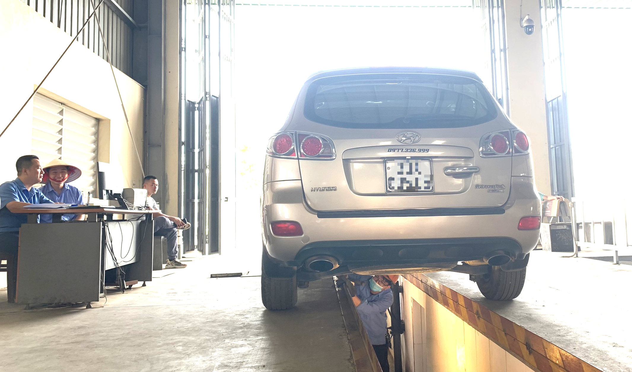 &Ocirc; t&ocirc; thiếu lốp dự ph&ograve;ng c&oacute; đạt đăng kiểm?- Ảnh 1.