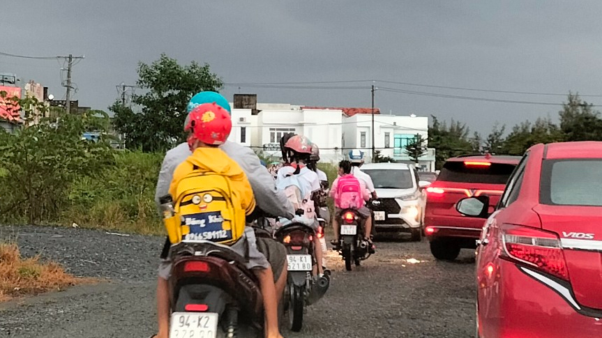 Tặng mũ bảo hiểm "Giữ trọn ước mơ" cho trẻ em Cà Mau- Ảnh 1. Tặng mũ bảo hiểm "Giữ trọn ước mơ" cho trẻ em Cà Mau- Ảnh 1.