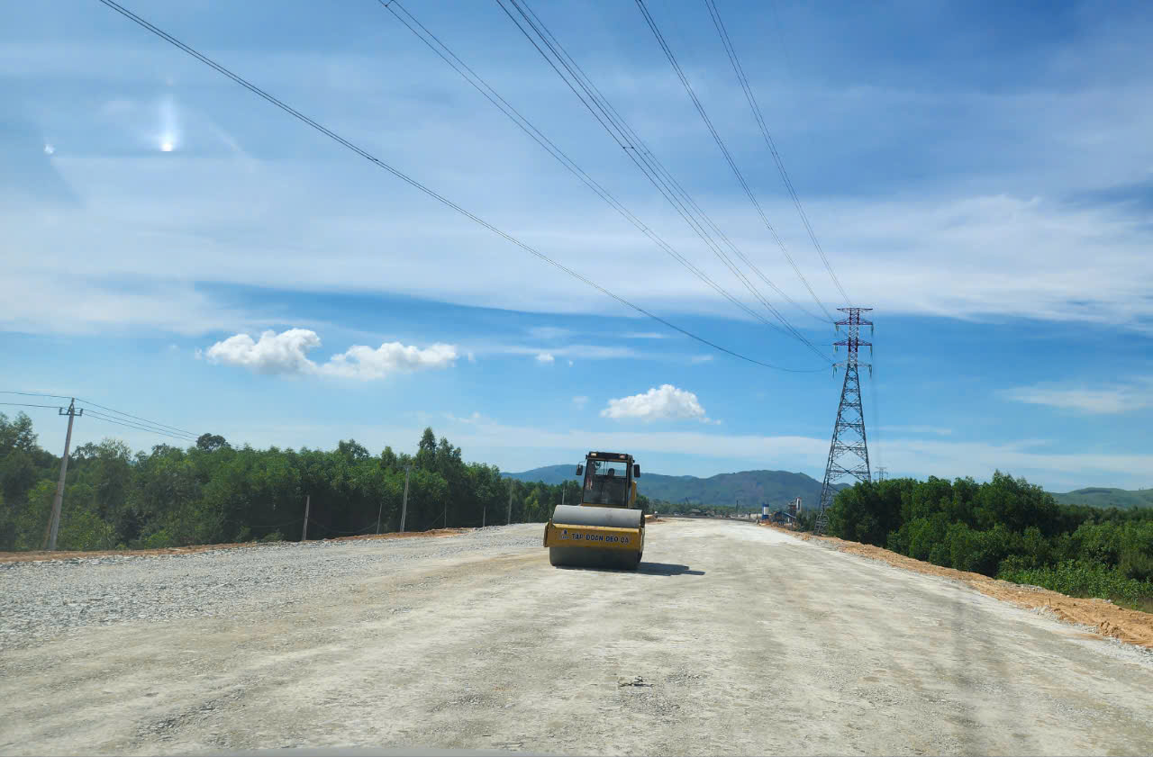 Cao tốc Quảng Ng&atilde;i - Ho&agrave;i Nhơn ra sao sau 22 th&aacute;ng thi c&ocirc;ng?- Ảnh 6.