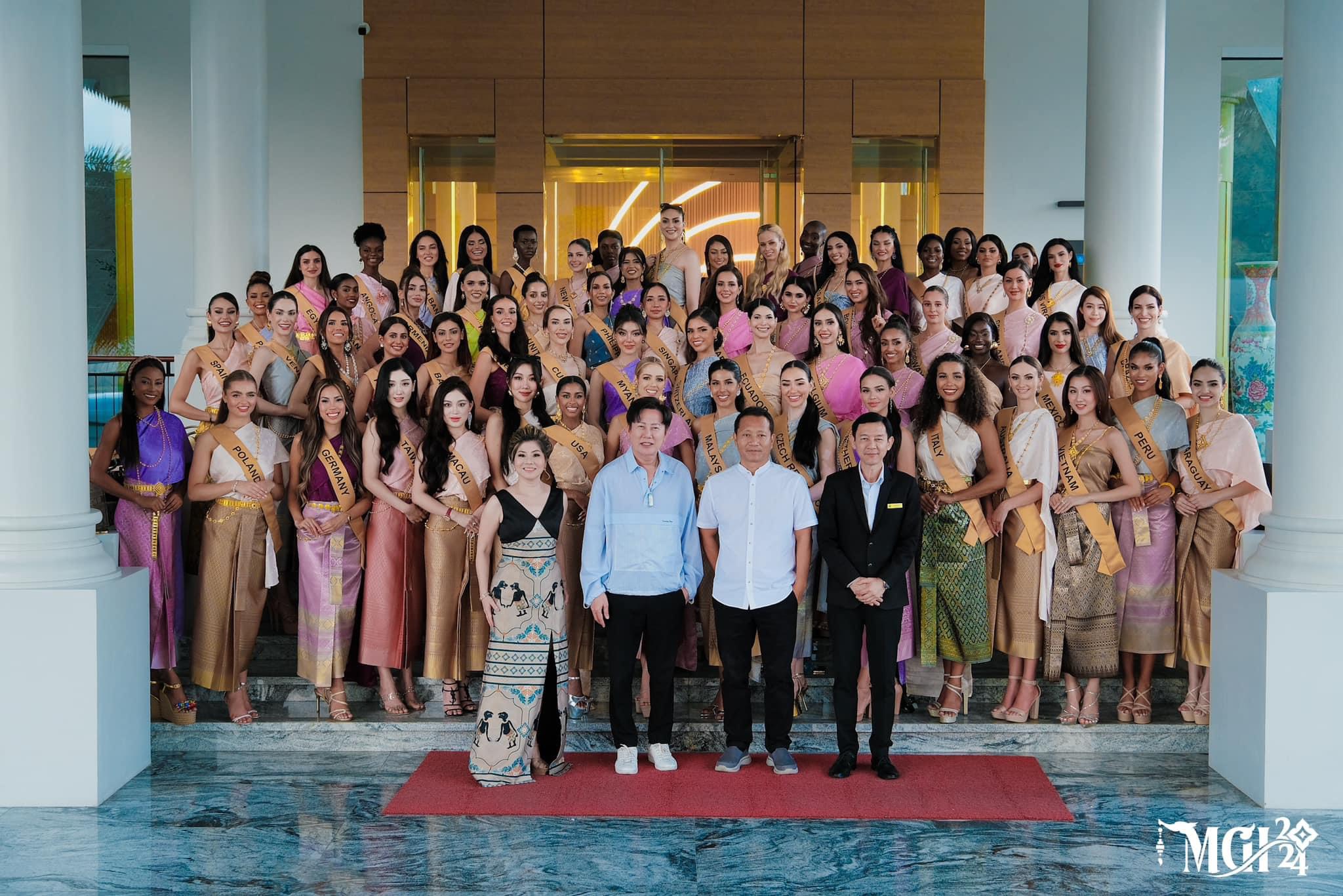 Miss Grand Lailand đến muộn n&ecirc;n vắng mặt trong ảnh chung.