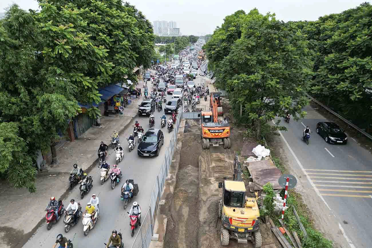 H&agrave; Nội: Thi c&ocirc;ng ẩu tr&ecirc;n đại lộ Thăng Long, 4 nh&agrave; thầu bị xử phạt- Ảnh 1.
