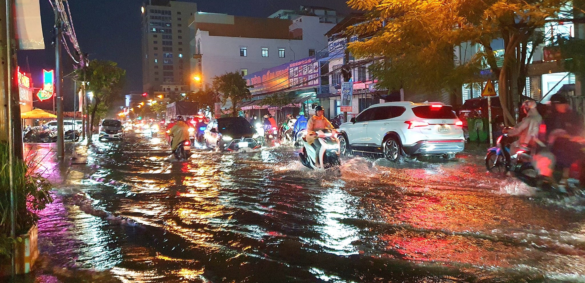 Nước ngập lịch sử ở Cần Thơ do hệ thống cống cũ- Ảnh 2.