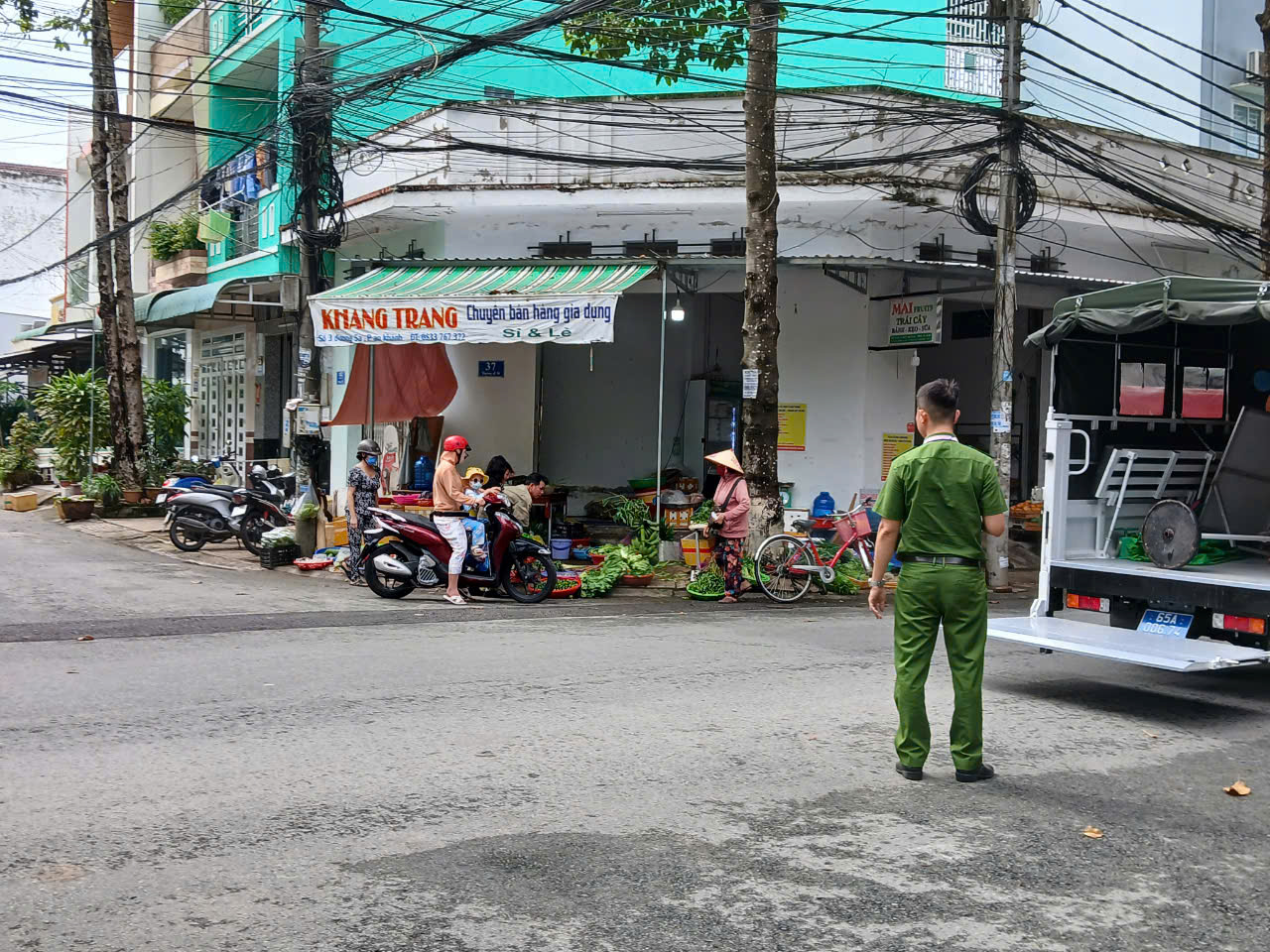 T&aacute;i diễn nạn chiếm vỉa h&egrave;, l&ograve;ng đường ở quận trung t&acirc;m TP Cần Thơ- Ảnh 8.