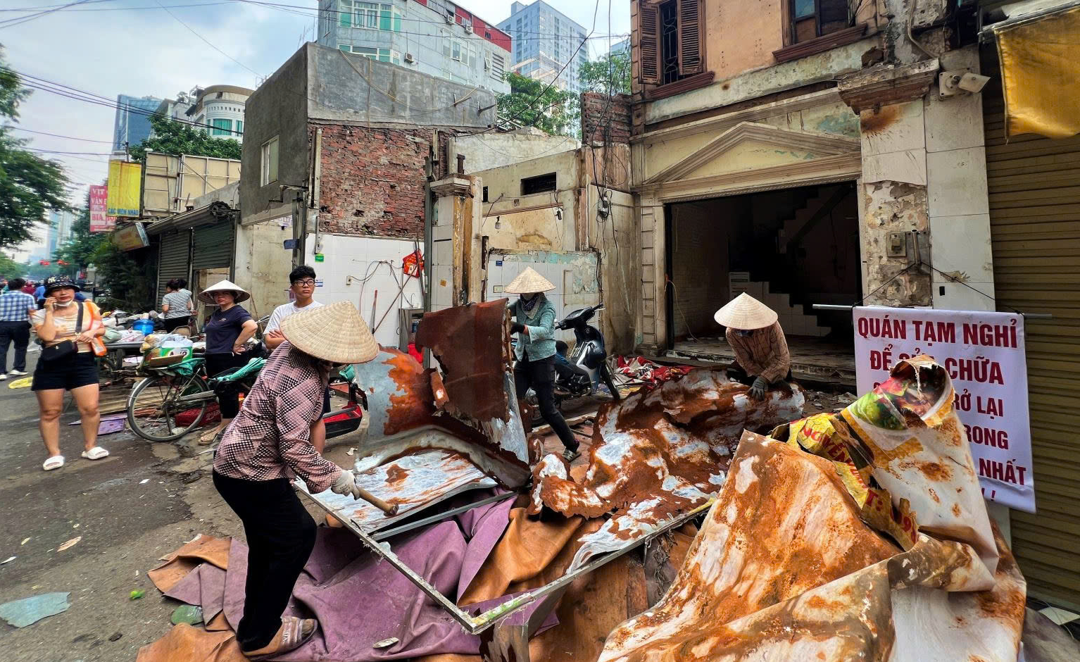 H&agrave; Nội: Ba hộ d&acirc;n cuối c&ugrave;ng đ&atilde; giao mặt bằng mở rộng đường Nguyễn Tu&acirc;n- Ảnh 1.
