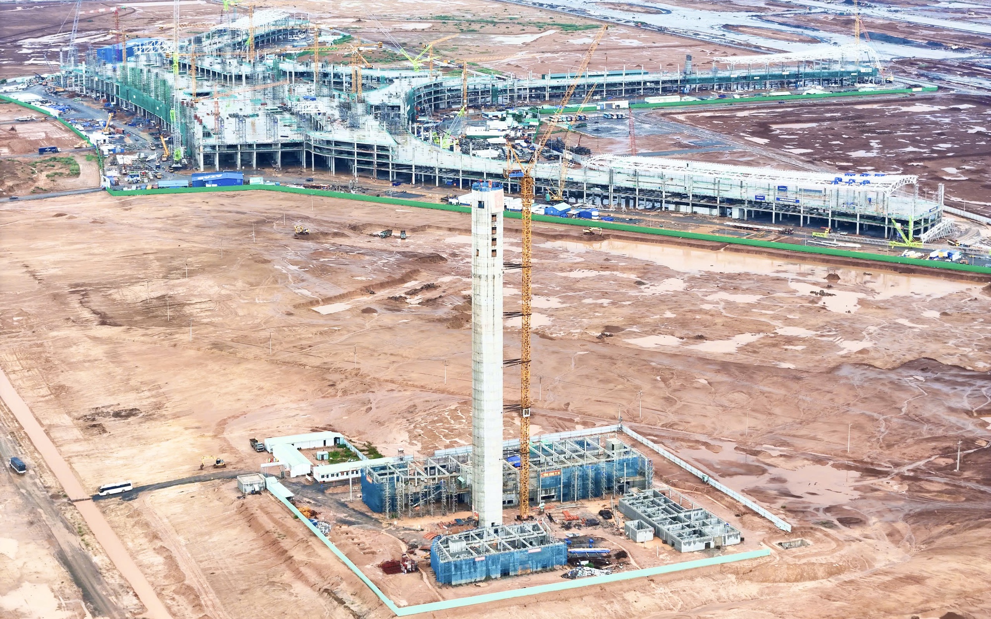 Diện mạo th&aacute;p kh&ocirc;ng lưu s&acirc;n bay Long Th&agrave;nh sau hơn 1 năm thi c&ocirc;ng
