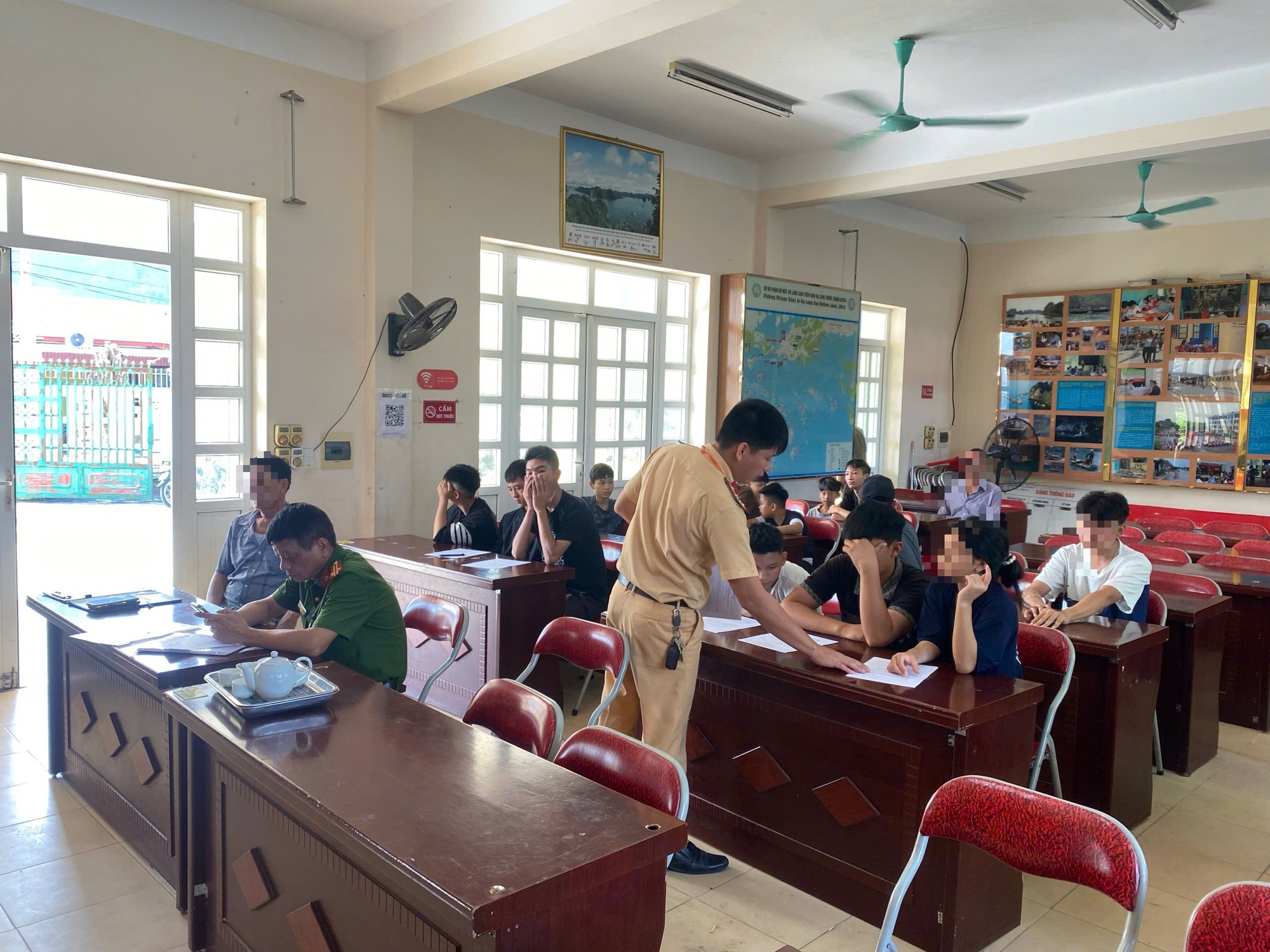 Nhiều kinh nghiệm hay ngăn chặn học sinh "ngổ ng&aacute;o" vi phạm giao th&ocirc;ng ở TP Hạ Long- Ảnh 3.