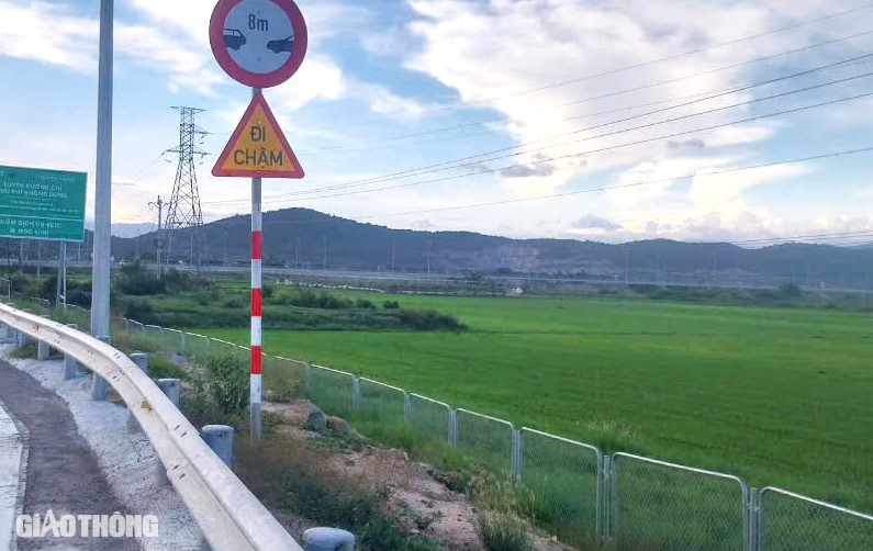 Sớm kh&eacute;p k&iacute;n đường gom d&acirc;n sinh cao tốc Cam L&acirc;m - Vĩnh Hảo- Ảnh 2.