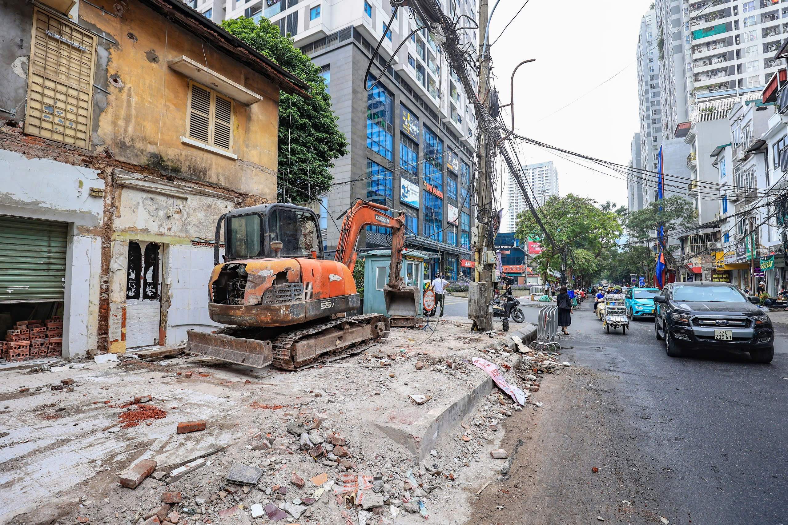 H&agrave; Nội: Cận cảnh người d&acirc;n dỡ nh&agrave;, giao mặt bằng mở rộng đường Nguyễn Tu&acirc;n- Ảnh 11.