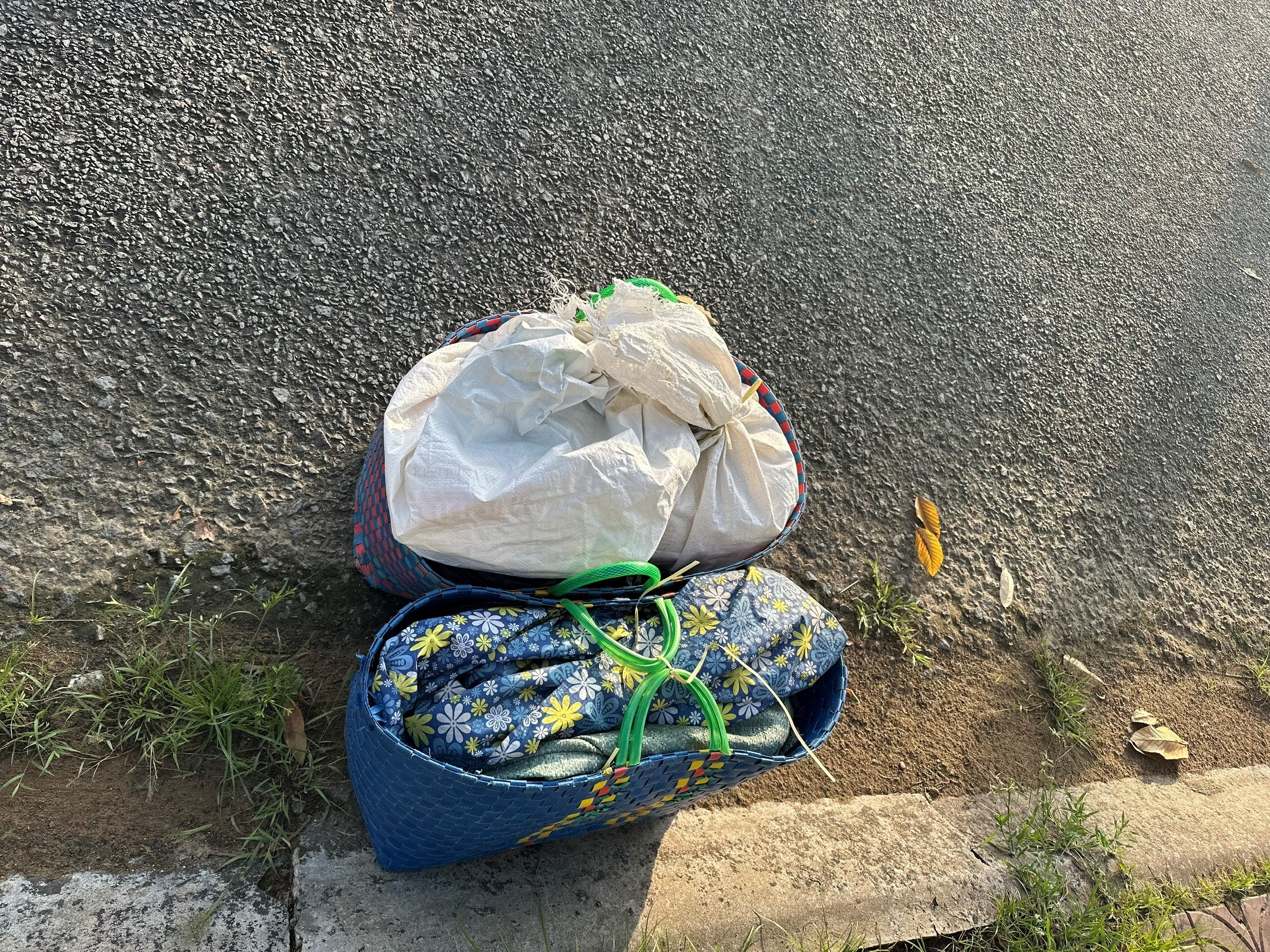 Ph&aacute;t hiện, thu giữ gần 1.500 bao thuốc l&aacute; điếu nhập lậu- Ảnh 2.