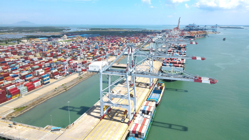 Việt Nam có hơn 20 tuyến dịch vụ tàu mẹ đi thẳng Mỹ, châu Âu- Ảnh 1. Việt Nam có hơn 20 tuyến dịch vụ tàu mẹ đi thẳng Mỹ, châu Âu- Ảnh 1.