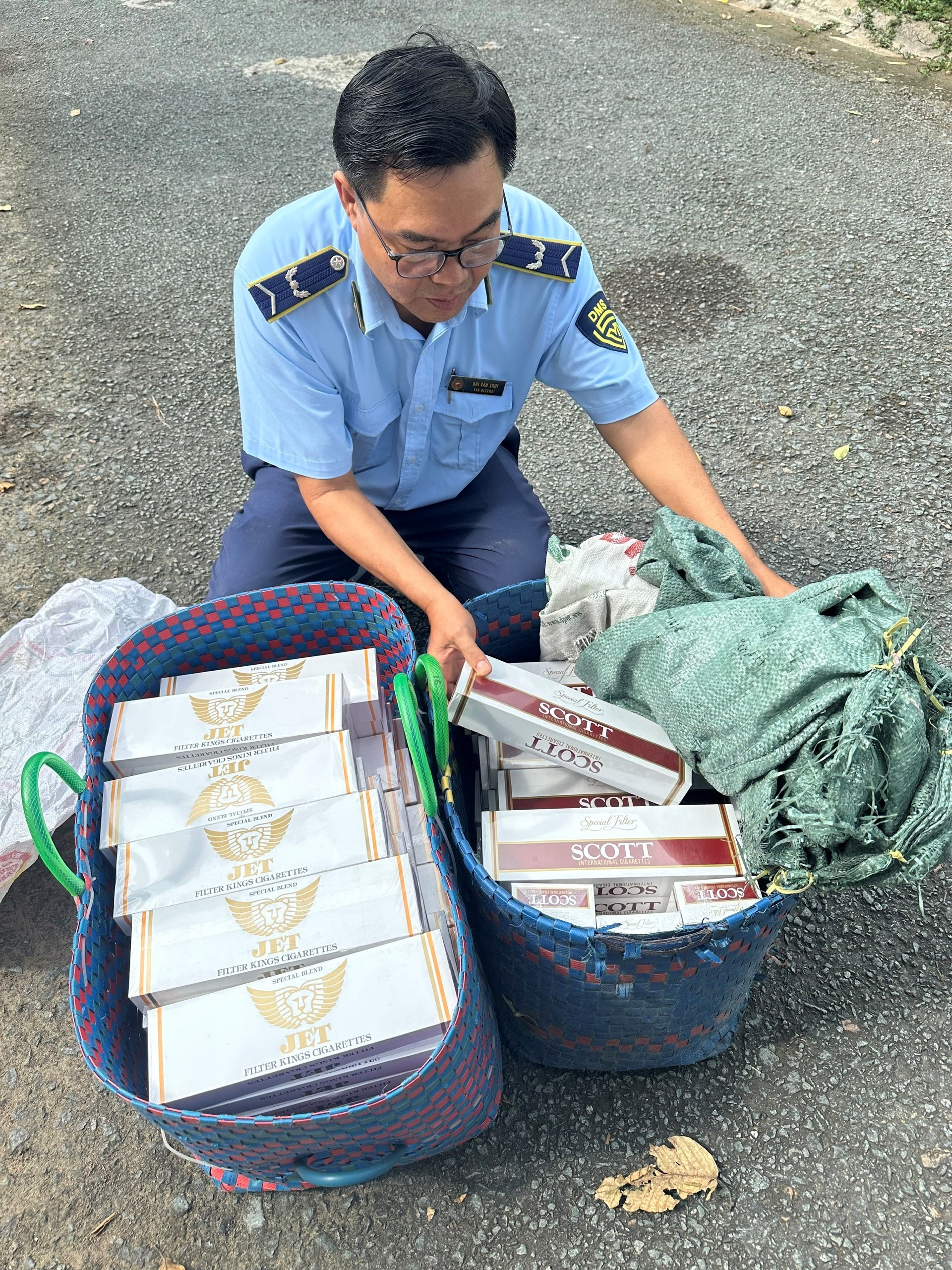 Ph&aacute;t hiện, thu giữ gần 1.500 bao thuốc l&aacute; điếu nhập lậu- Ảnh 1.