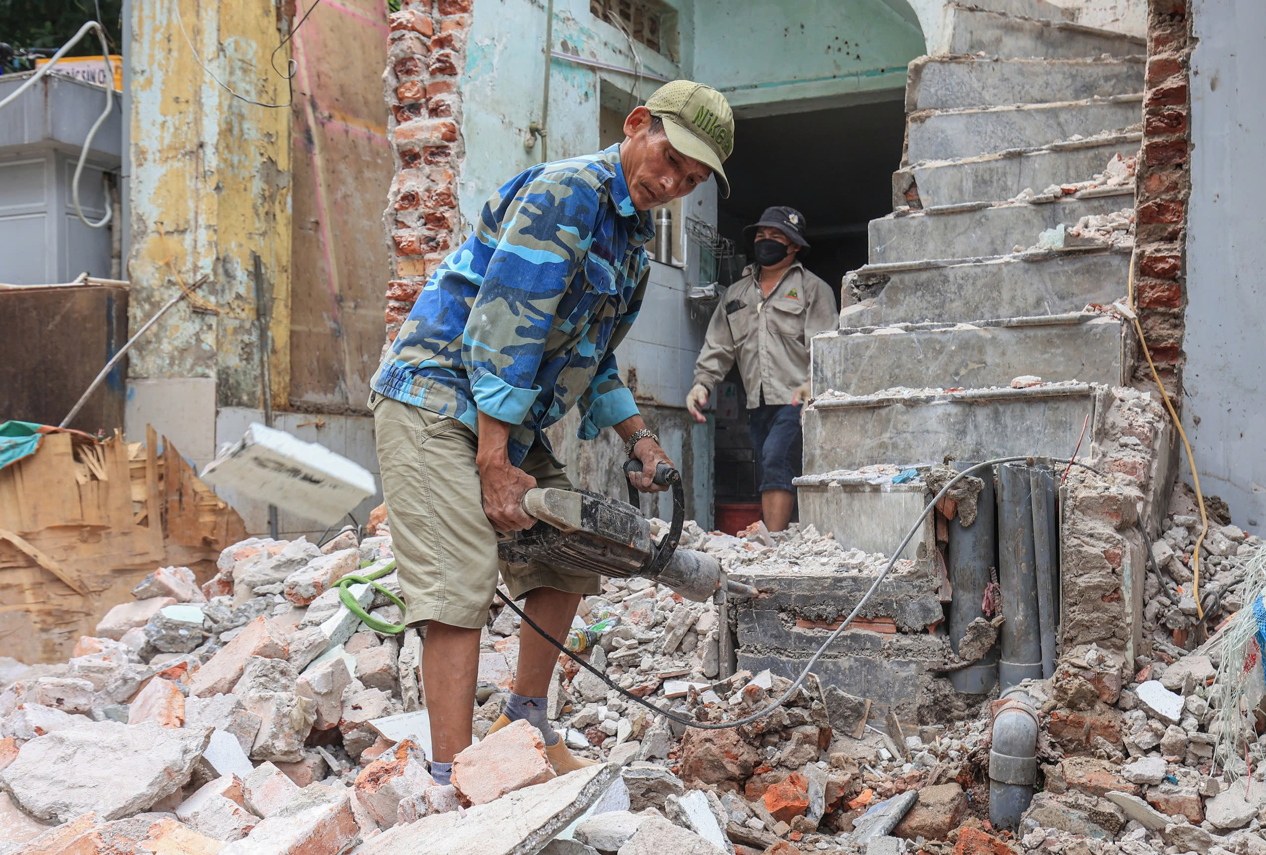 H&agrave; Nội: Cận cảnh người d&acirc;n dỡ nh&agrave;, giao mặt bằng mở rộng đường Nguyễn Tu&acirc;n- Ảnh 7.