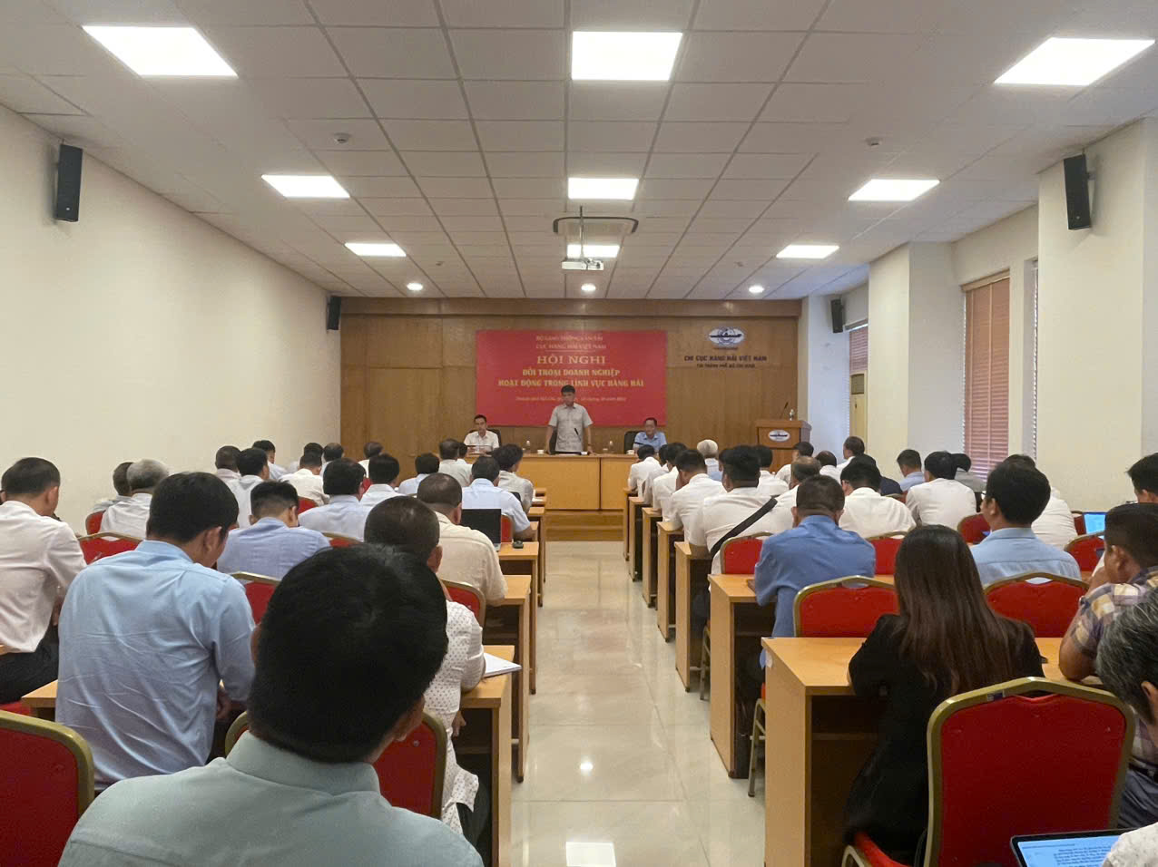 Nhiều vấn đề &ldquo;n&oacute;ng&rdquo; tại hội nghị đối thoại doanh nghiệp trong lĩnh vực h&agrave;ng hải- Ảnh 1.