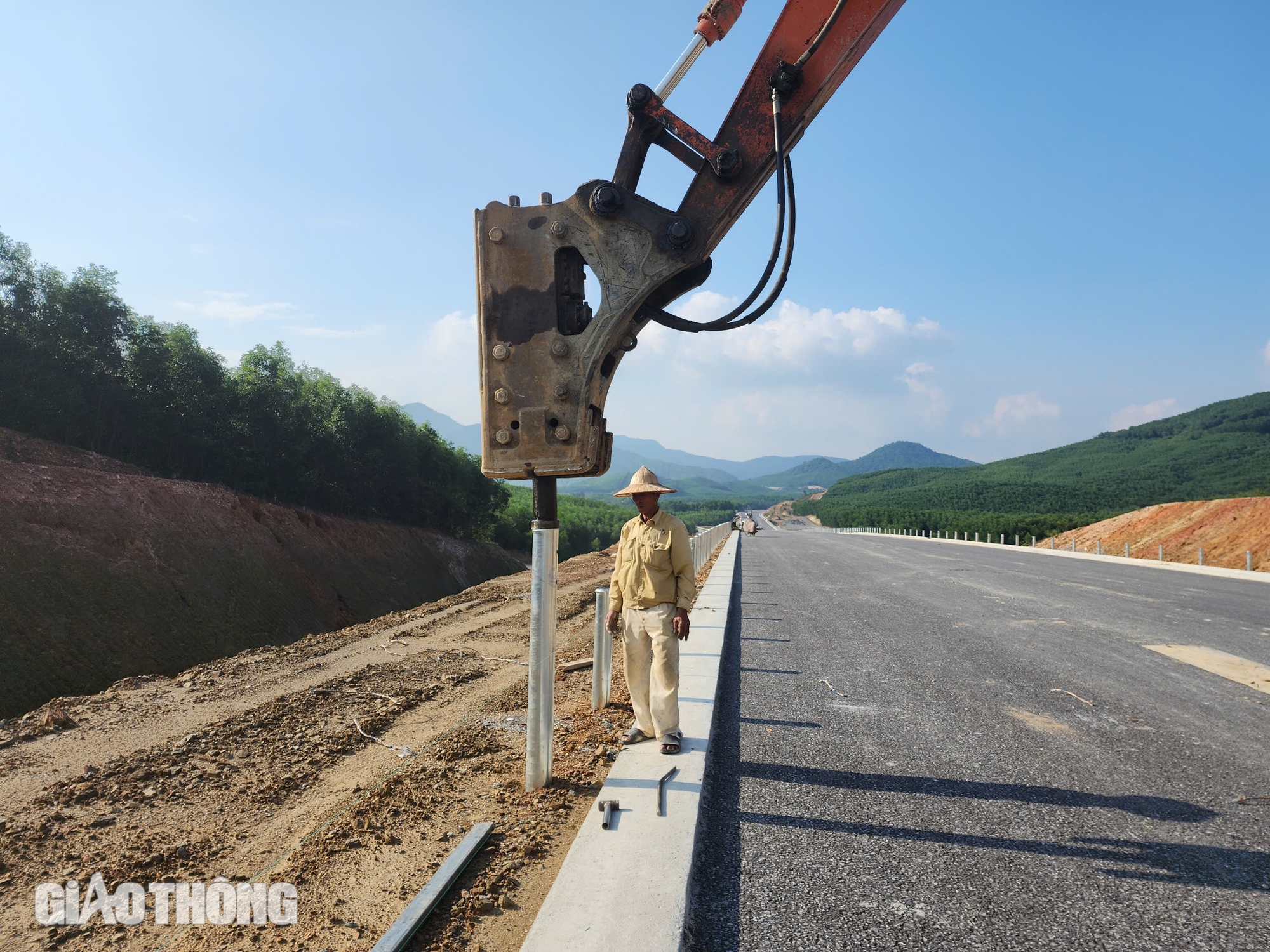 Chưa th&ocirc;ng hầm đường bộ cao tốc đoạn qua H&agrave; Tĩnh do vướng đất rừng- Ảnh 8.