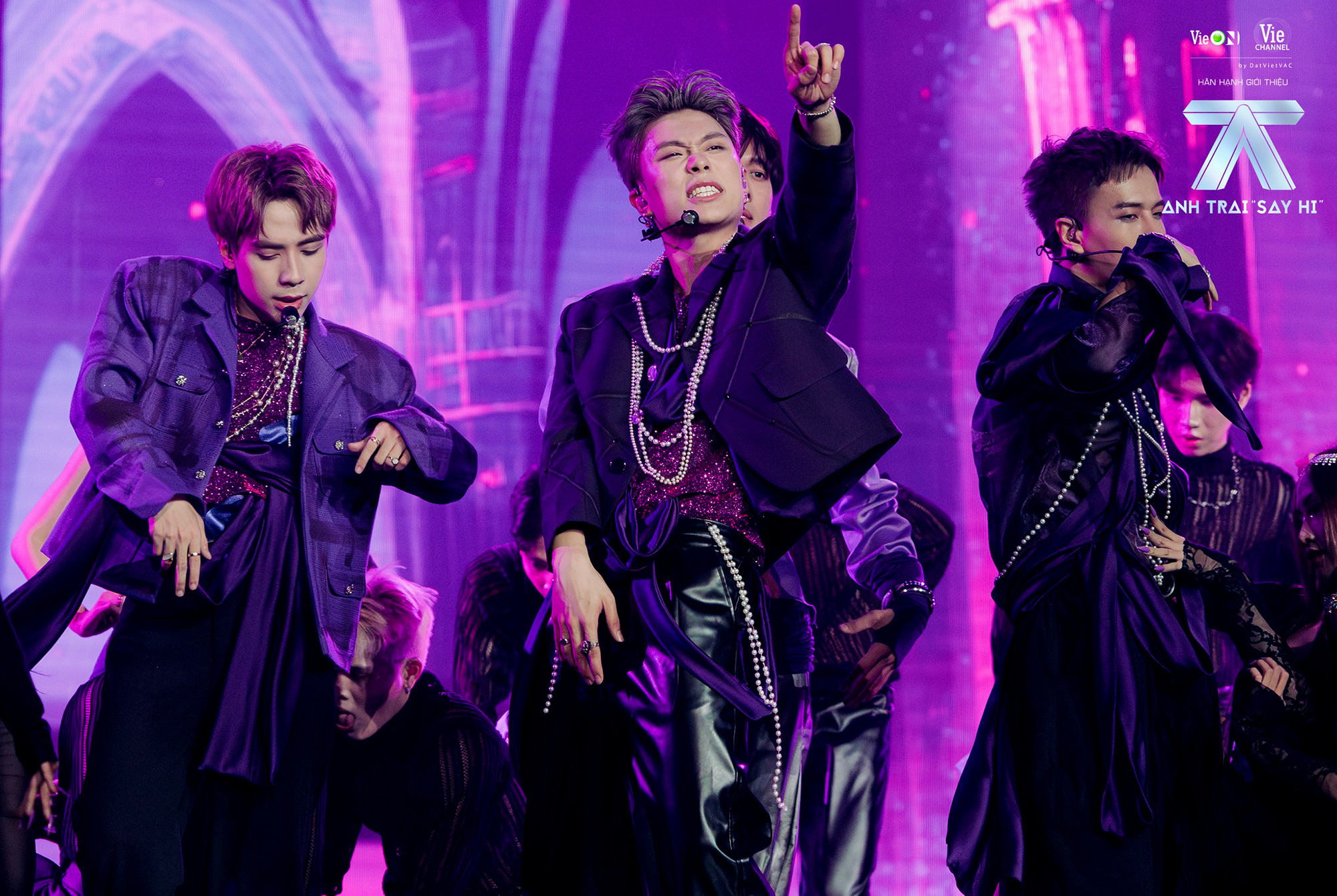 Ca sĩ Dương Domic: T&ocirc;i kh&ocirc;ng phải &ldquo;cậu ấm&rdquo;  sinh ra từ vạch đ&iacute;ch- Ảnh 1.