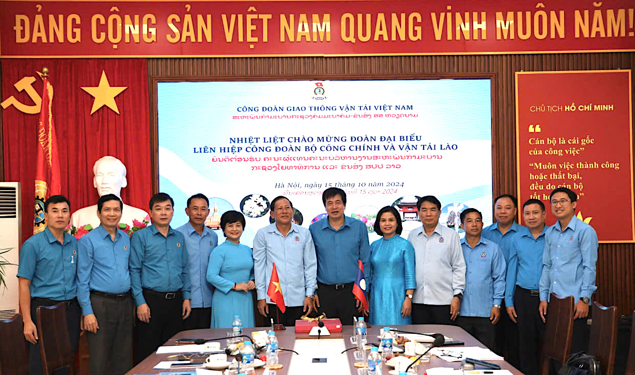 Tăng cường hợp t&aacute;c c&ocirc;ng đo&agrave;n giao th&ocirc;ng Việt - L&agrave;o- Ảnh 2.