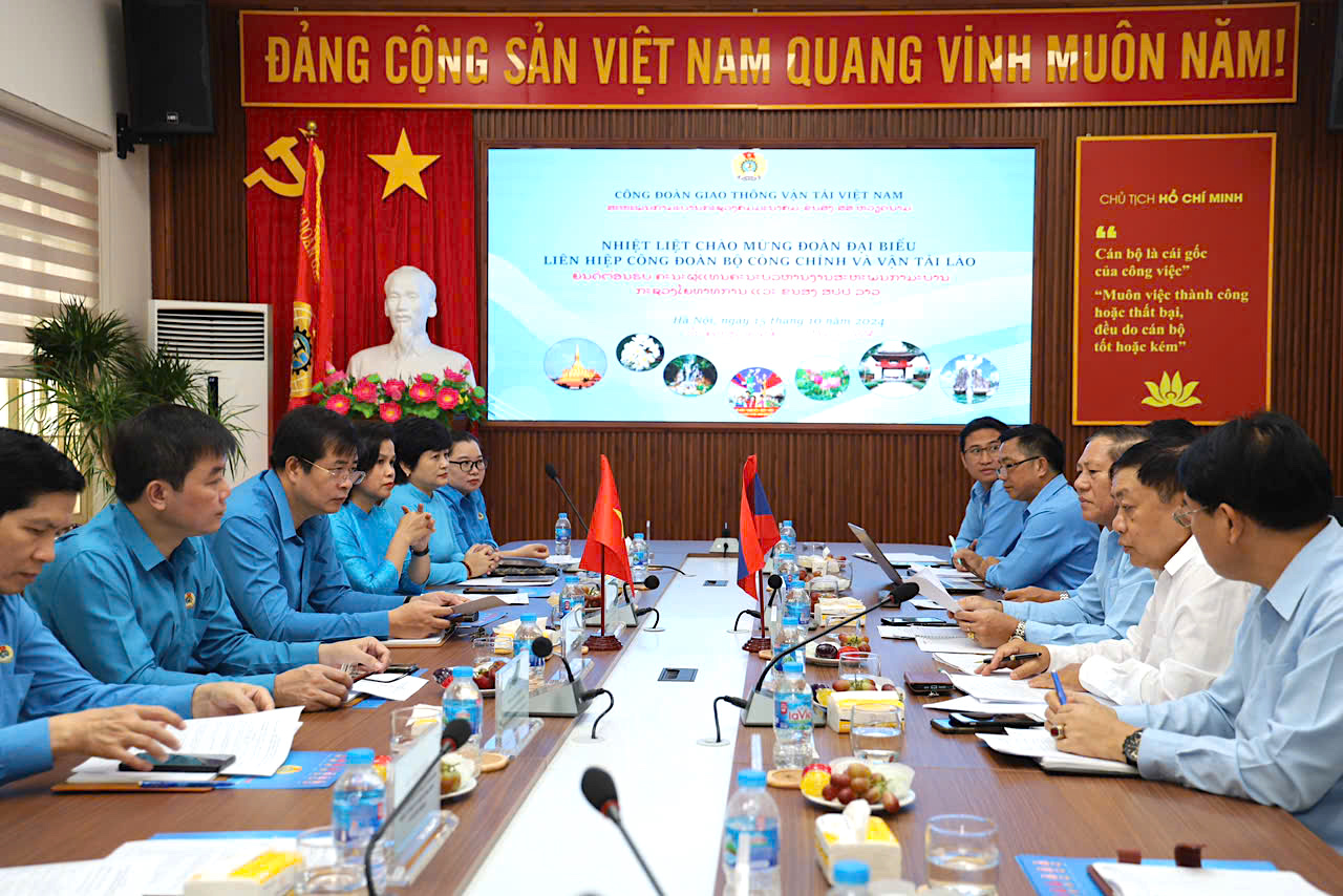 Tăng cường hợp t&aacute;c c&ocirc;ng đo&agrave;n giao th&ocirc;ng Việt - L&agrave;o- Ảnh 1.