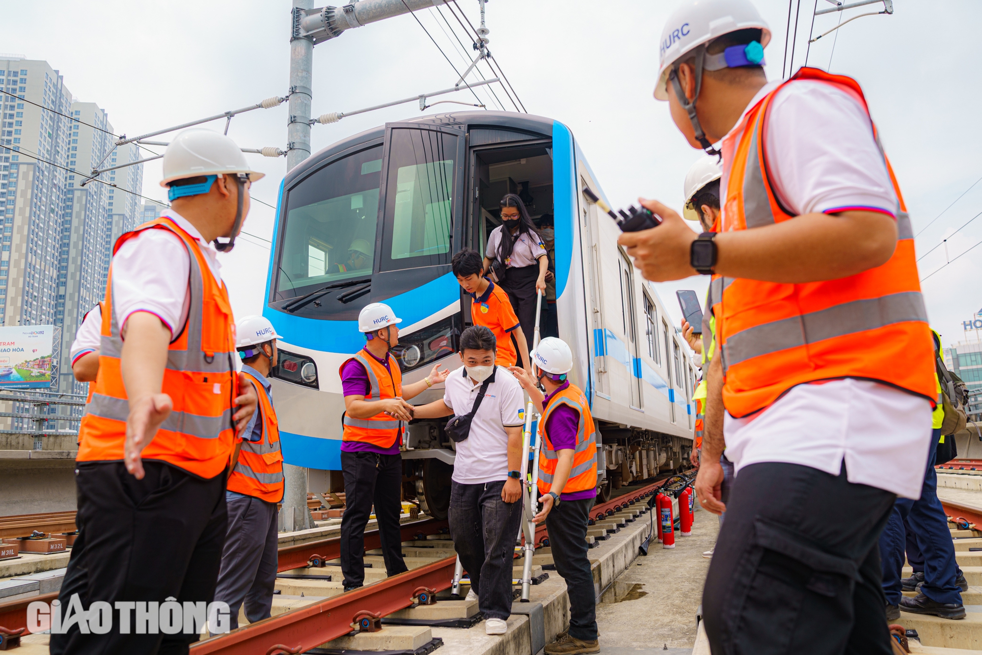 Hơn 1.000 người diễn tập cứu nạn tình huống cháy toa tàu metro Bến Thành - Suối Tiên- Ảnh 9. Hơn 1.000 người diễn tập cứu nạn tình huống cháy toa tàu metro Bến Thành - Suối Tiên- Ảnh 9.