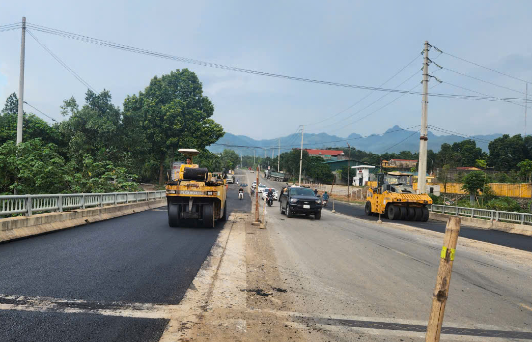 Hoà Bình: Phát triển vận tải gắn với kết nối du lịch và thúc đẩy phát triển kinh tế xã hội- Ảnh 4. Hoà Bình: Phát triển vận tải gắn với kết nối du lịch và thúc đẩy phát triển kinh tế xã hội- Ảnh 4.