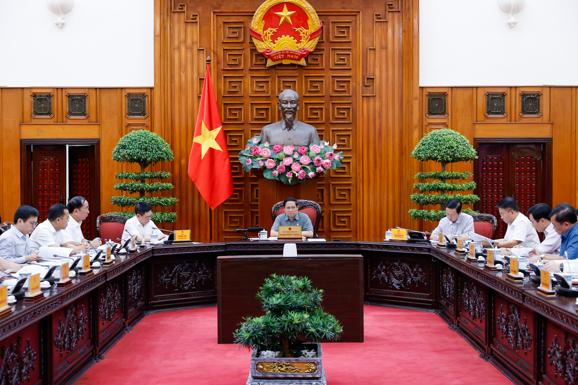 Thủ tướng: Ngay trong ng&agrave;y 19/10 phải ban h&agrave;nh Nghị định về điện mặt trời m&aacute;i nh&agrave;- Ảnh 2.