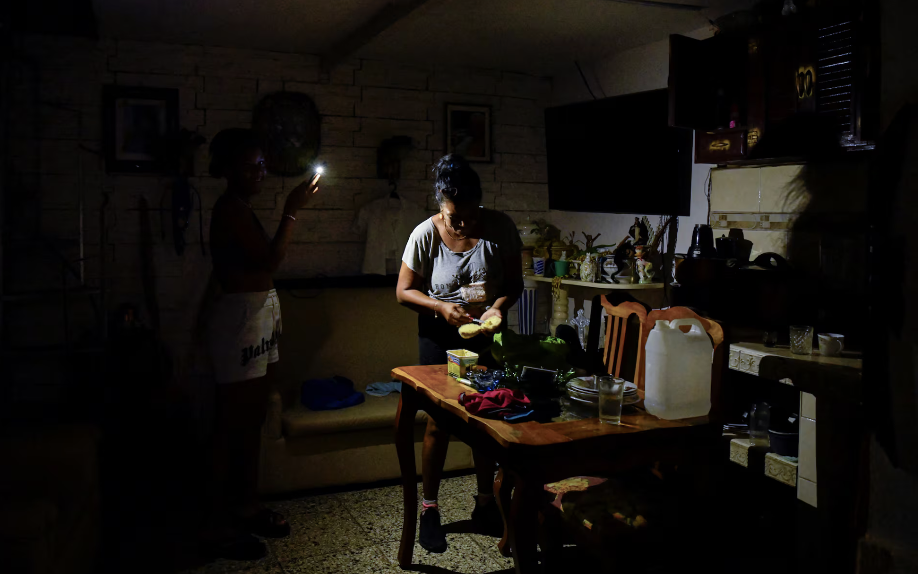 Th&ocirc;ng tin mới nhất về t&igrave;nh h&igrave;nh Cuba mất điện tr&ecirc;n cả nước