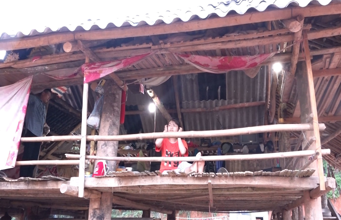 X&oacute;t cảnh nữ sinh ngh&egrave;o dang dở việc học, phải ngồi xe lăn do tai nạn giao th&ocirc;ng- Ảnh 4.