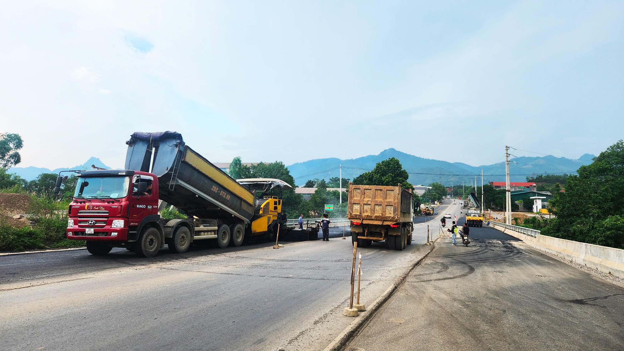 Hơn 11.000 tỷ đồng đầu tư hạ tầng giao th&ocirc;ng, tạo đ&agrave; cho H&ograve;a B&igrave;nh ph&aacute;t triển- Ảnh 1.