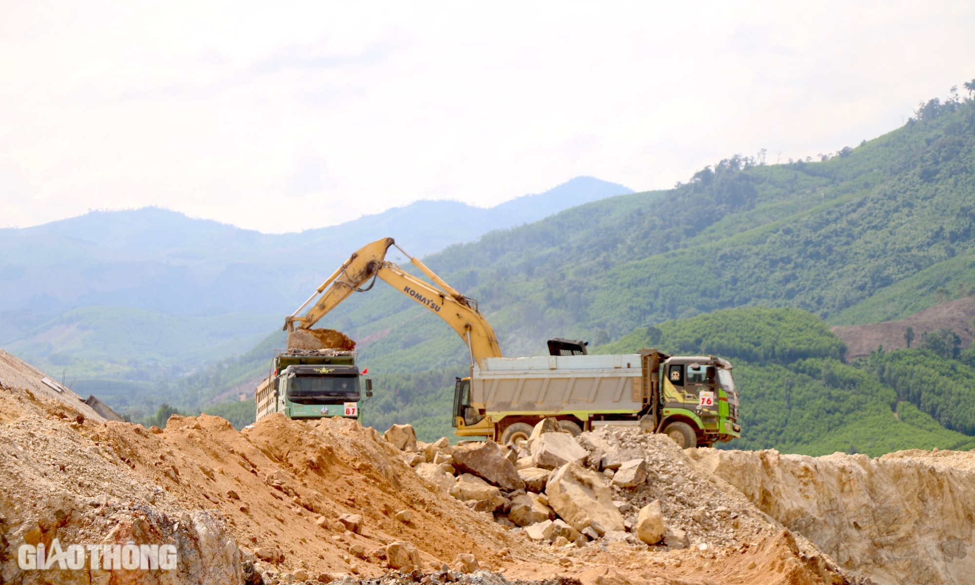 "Xẻ n&uacute;i, bạt đồi" thi c&ocirc;ng cao tốc Kh&aacute;nh H&ograve;a - Bu&ocirc;n Ma Thuột- Ảnh 3.