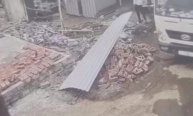 Mẹ tử vong, 2 con g&aacute;i v&agrave; nghi phạm bị thương sau x&ocirc; x&aacute;t tại trang trại vịt - Ảnh 1.