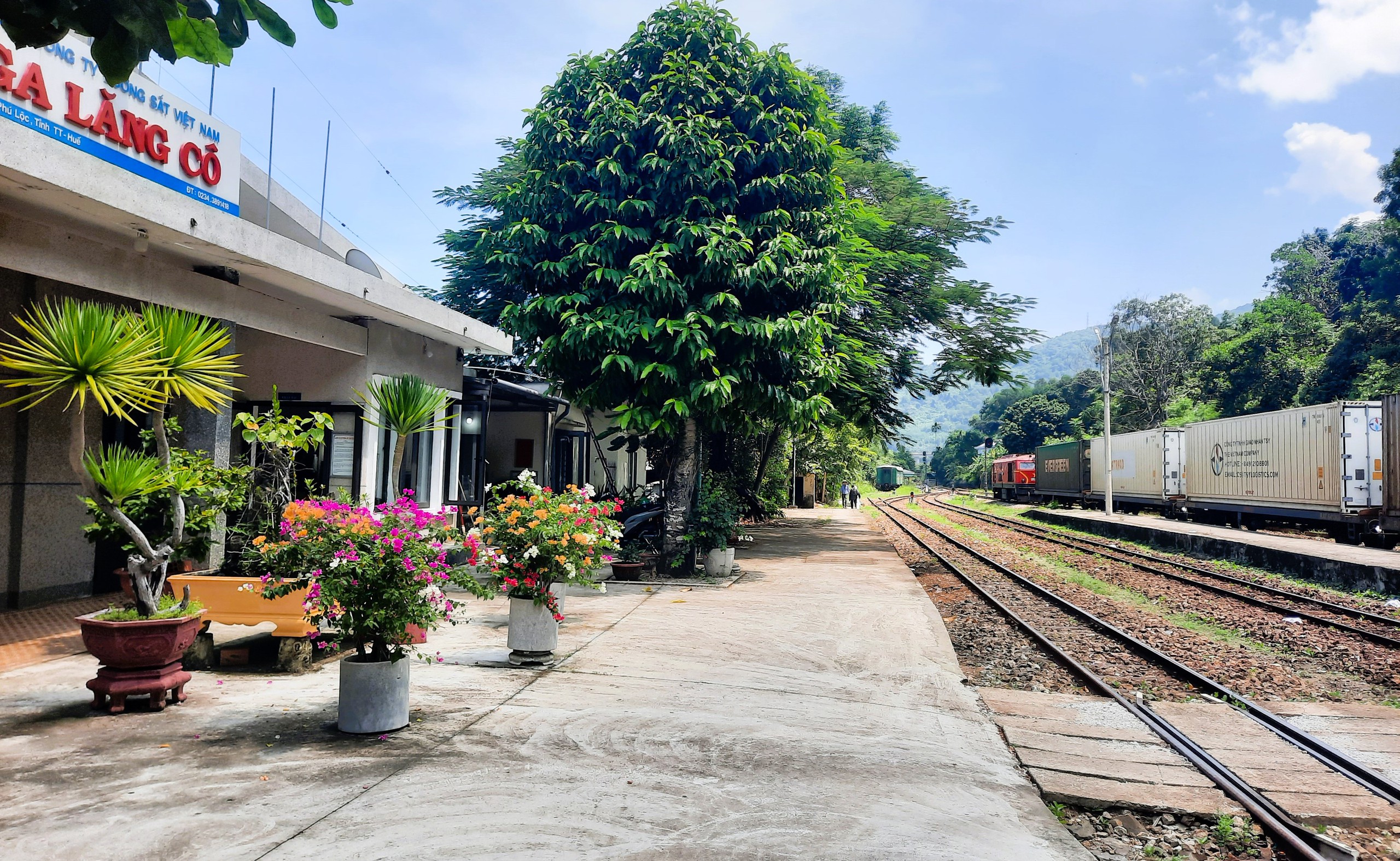 Kiểm tra hiện trường đảm bảo ATGT đường sắt Bắc - Nam qua huyện Ph&uacute; Lộc- Ảnh 2.