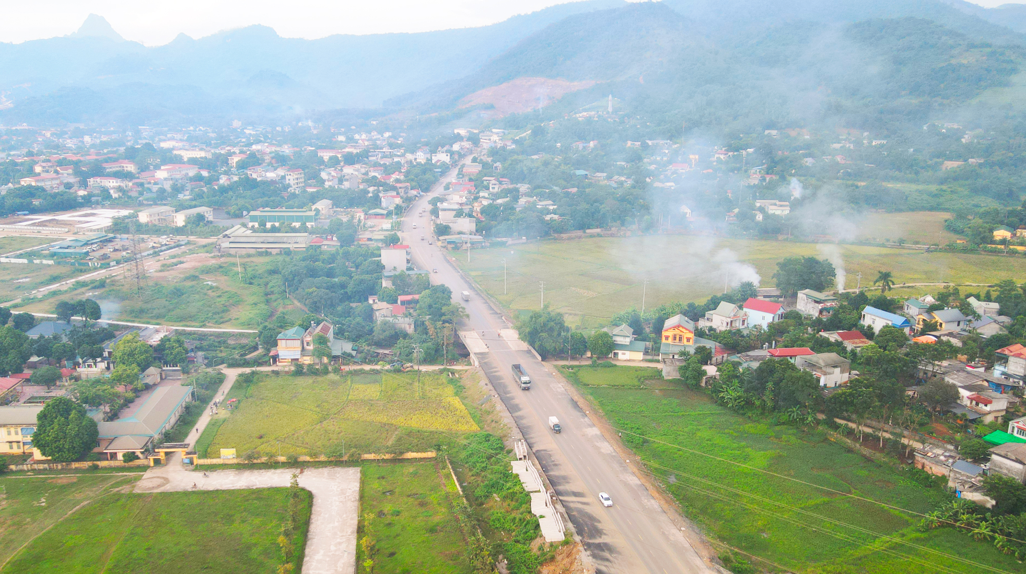 Hơn 11.000 tỷ đồng đầu tư hạ tầng giao th&ocirc;ng, tạo đ&agrave; cho H&ograve;a B&igrave;nh ph&aacute;t triển- Ảnh 2.