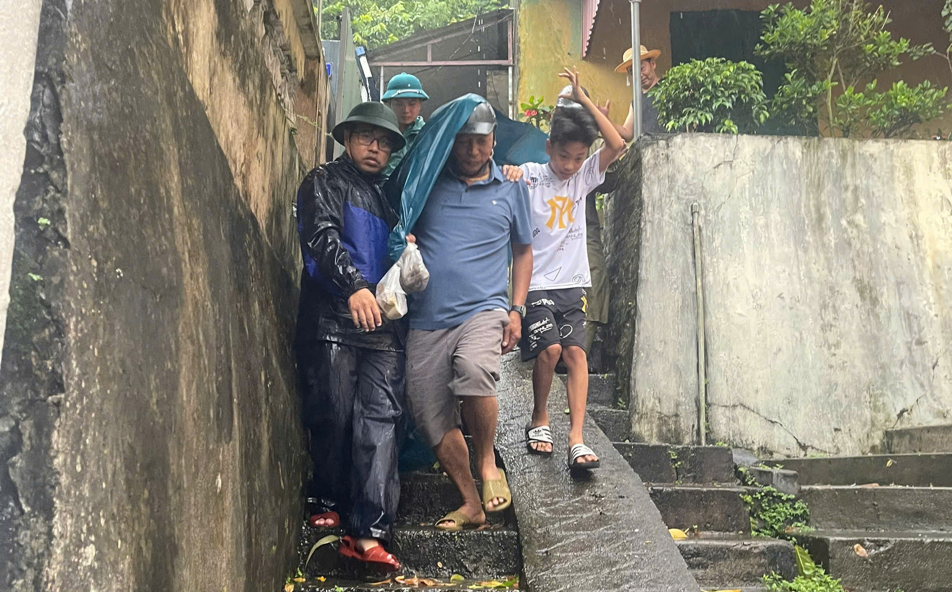 Đồ Sơn xuất hiện nhiều điểm sạt lở nghi&ecirc;m trọng- Ảnh 3.