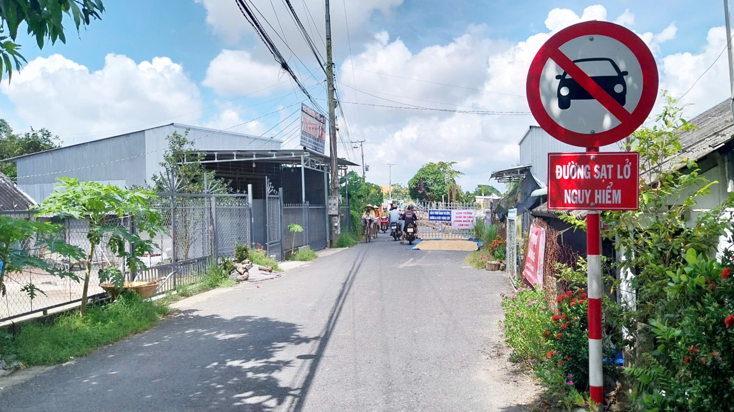 Đường sạt lở nghi&ecirc;m trọng ở Đồng Th&aacute;p đ&atilde; được xử l&yacute; đến đ&acirc;u?- Ảnh 3.