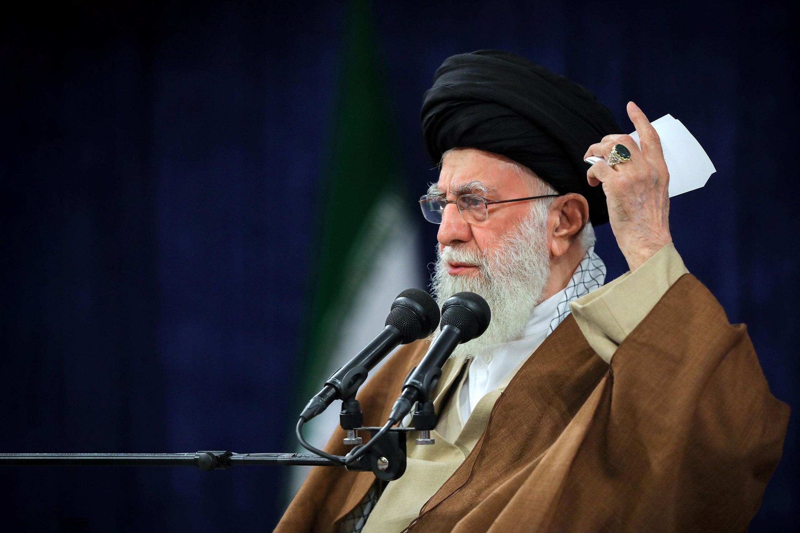 Điều g&igrave; khiến Đại gi&aacute;o chủ Iran "bật đ&egrave;n xanh" tập k&iacute;ch Israel?- Ảnh 3.