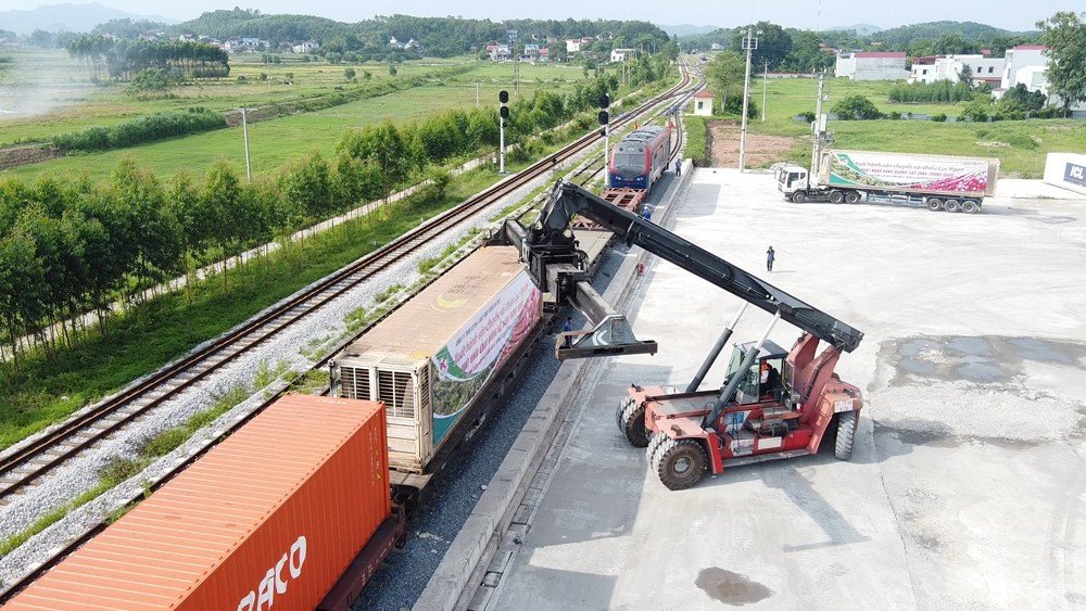 Sửa quy định kết nối đường sắt với s&acirc;n bay, cảng biển- Ảnh 2.