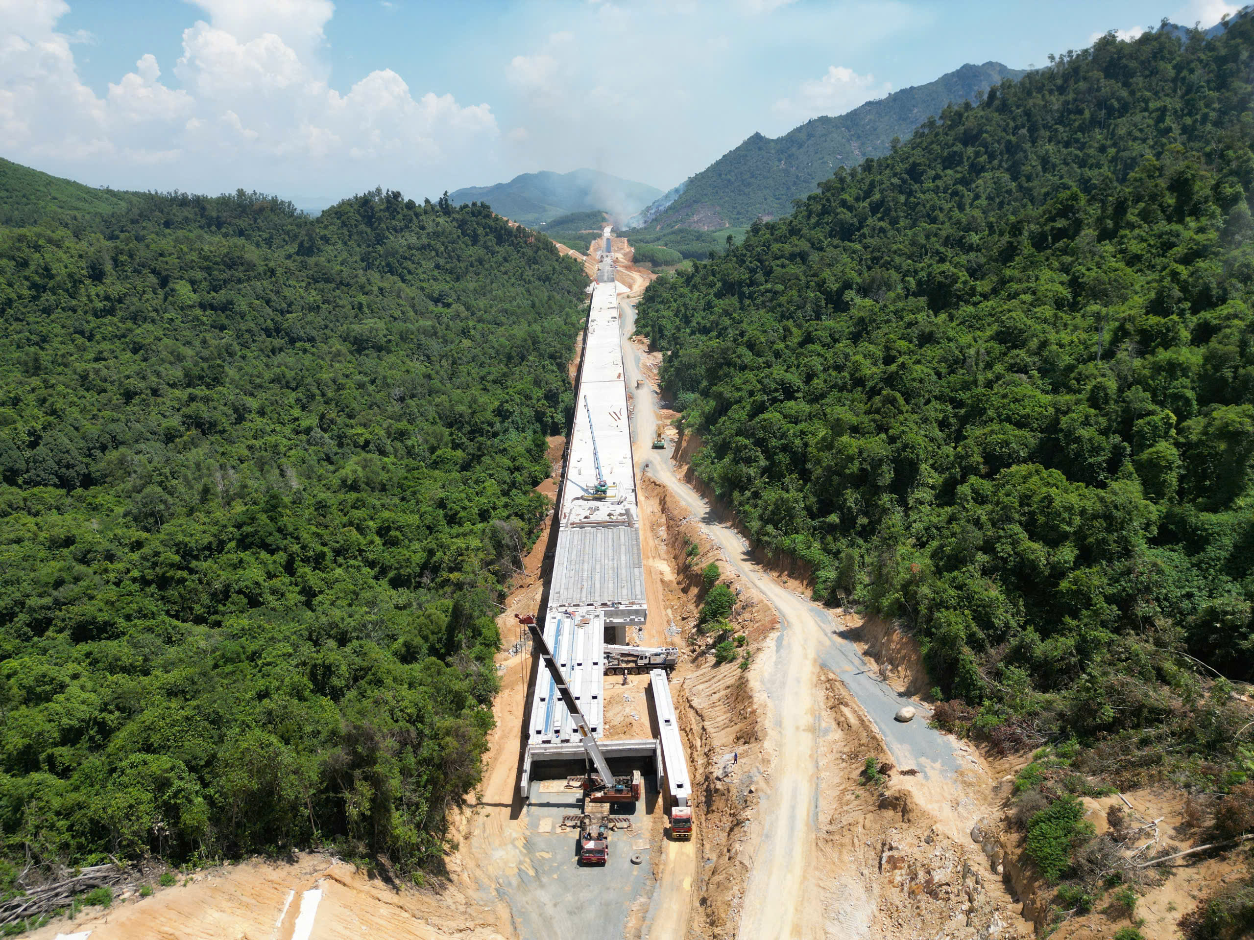 Hợp long cầu d&agrave;i nhất cao tốc V&acirc;n Phong - Nha Trang- Ảnh 2.