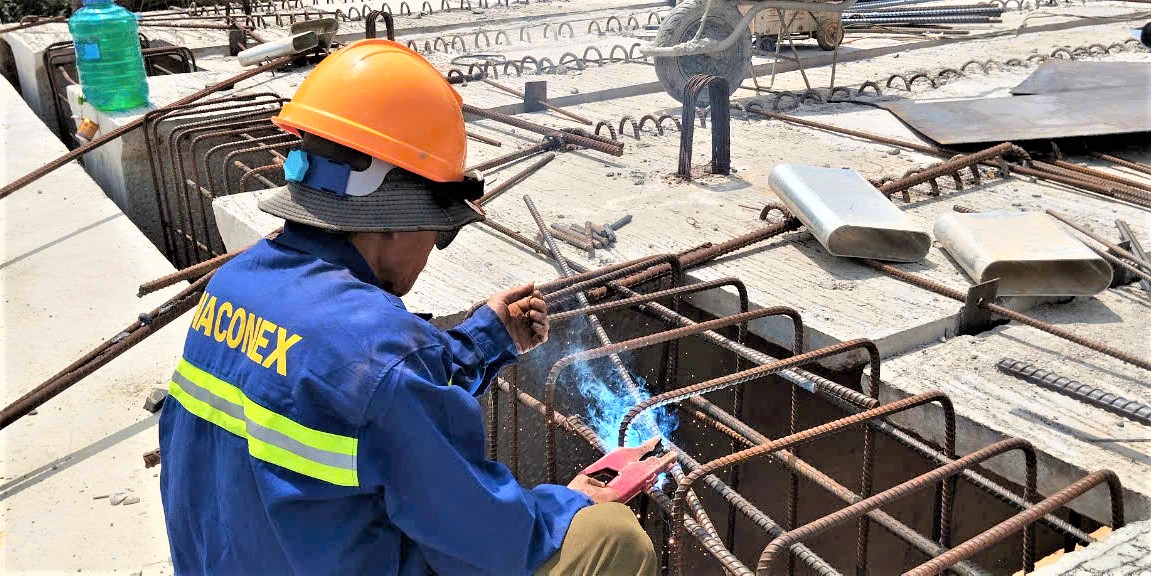 Hợp long cầu d&agrave;i nhất cao tốc V&acirc;n Phong - Nha Trang- Ảnh 6.