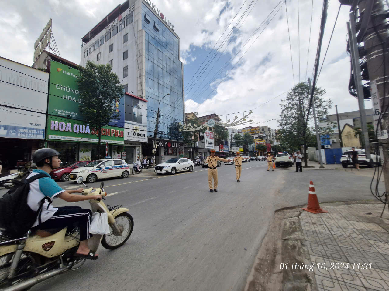 H&agrave;ng trăm học sinh Th&aacute;i Nguy&ecirc;n ngỡ ng&agrave;ng khi bị CSGT tạm giữ phương tiện- Ảnh 2.