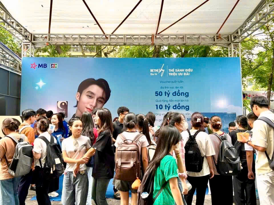 Sinh vi&ecirc;n l&agrave; đội ngũ lan tỏa mạnh mẽ kiến thức t&agrave;i ch&iacute;nh, tr&aacute;nh t&iacute;n dụng đen- Ảnh 2.