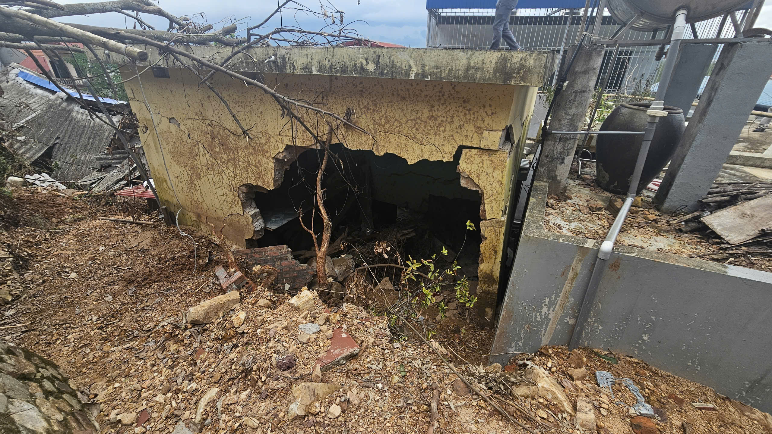 Đồ Sơn xuất hiện nhiều điểm sạt lở nghi&ecirc;m trọng- Ảnh 2.