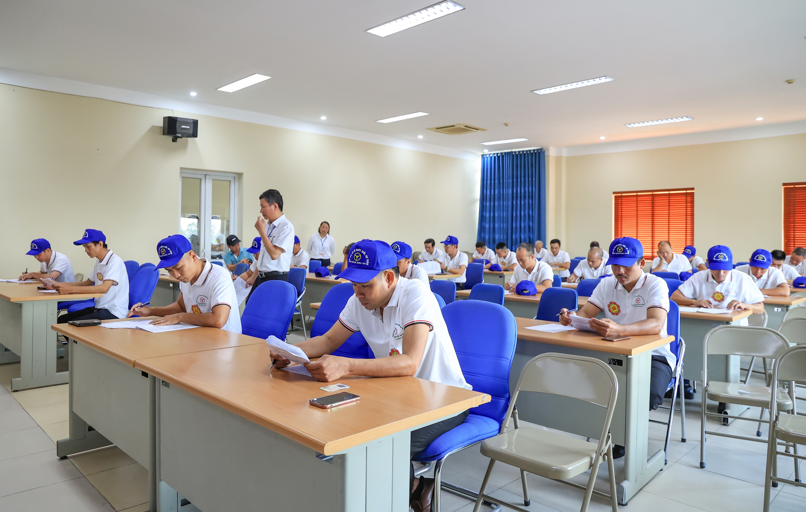 64 t&agrave;i xế tranh t&agrave;i, khoe kỹ năng l&aacute;i xe bu&yacute;t giỏi, an to&agrave;n- Ảnh 1.