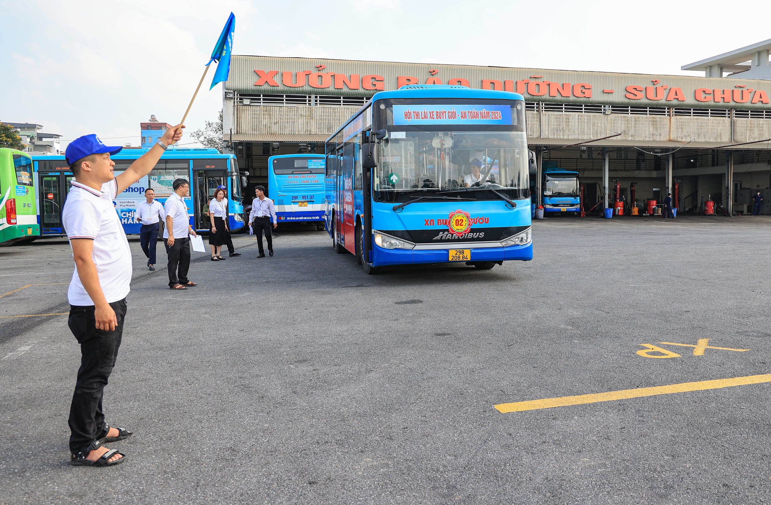 64 t&agrave;i xế tranh t&agrave;i, khoe kỹ năng l&aacute;i xe bu&yacute;t giỏi, an to&agrave;n- Ảnh 4.