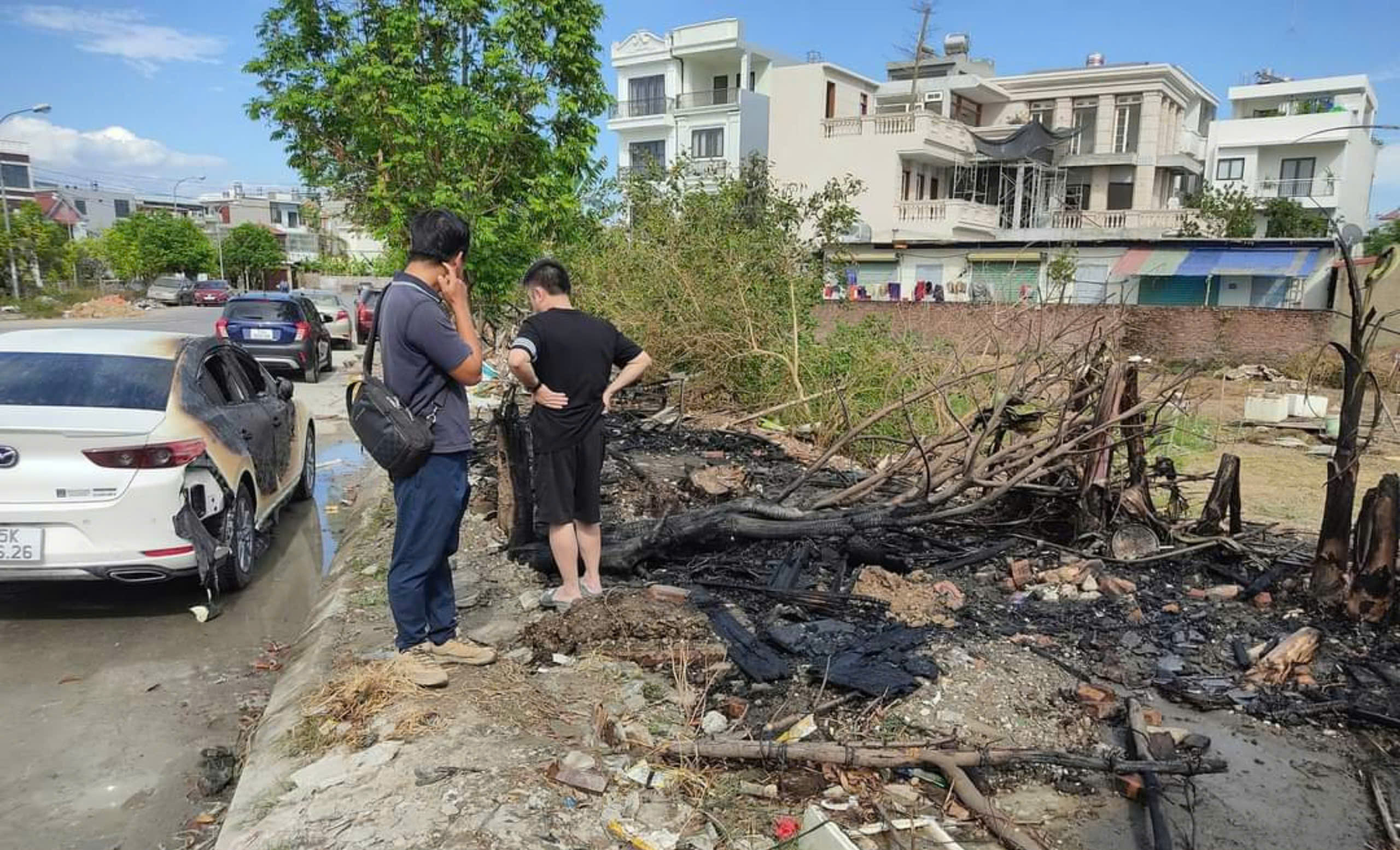 Đ&atilde; x&aacute;c định được người đốt r&aacute;c l&agrave;m xe &ocirc; t&ocirc; bị ch&aacute;y ở Hải Ph&ograve;ng- Ảnh 1.