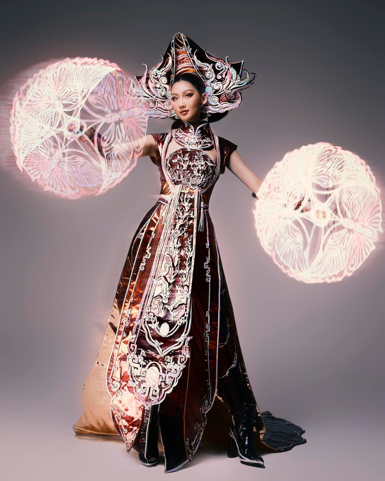 Hoa hậu Quế Anh tr&igrave;nh diễn trang phục d&acirc;n tộc tại Miss Grand International, v&agrave;o top 20- Ảnh 3.