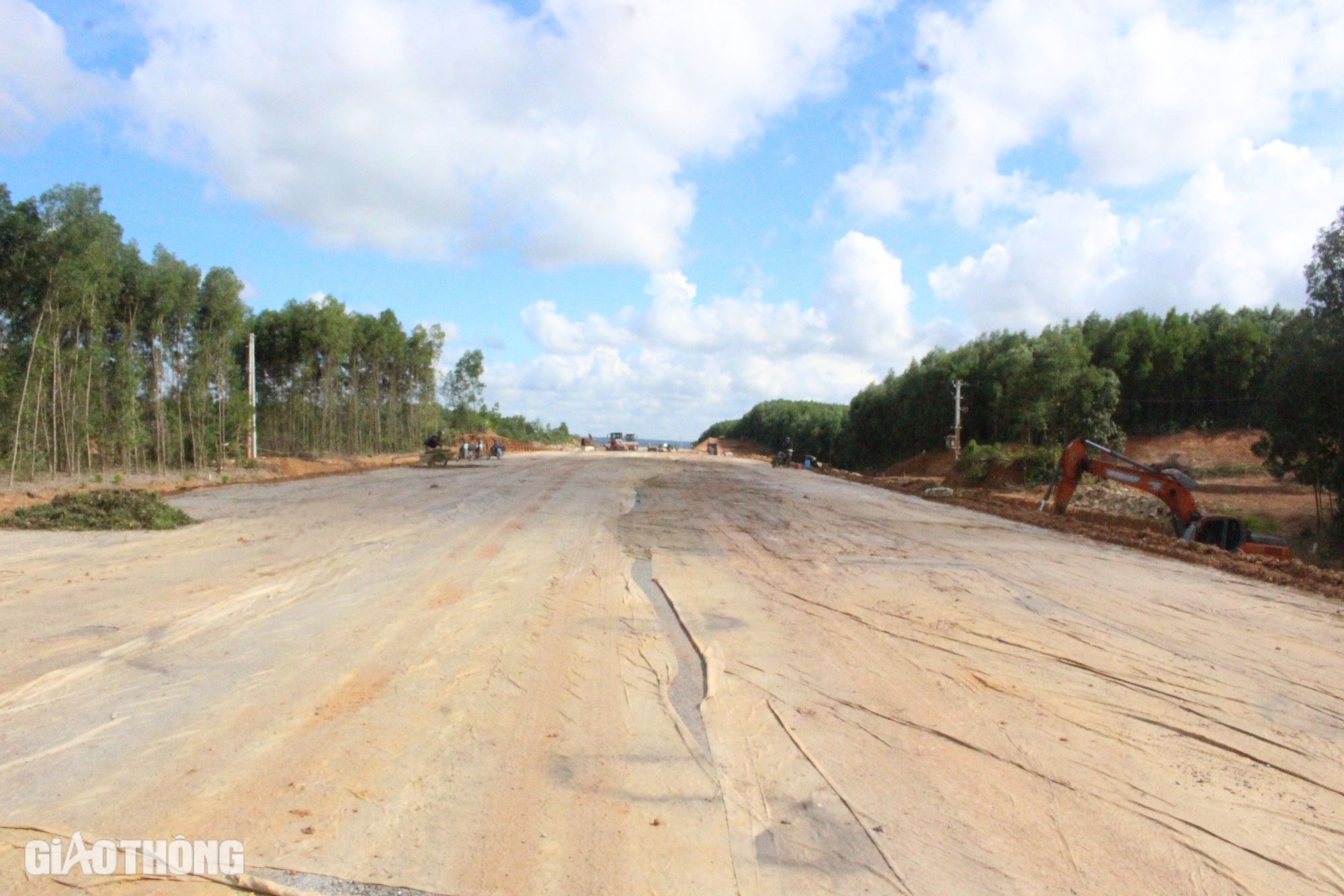 Đẩy tiến độ cao tốc Vạn Ninh - Cam Lộ khi m&ugrave;a mưa cận kề- Ảnh 8.