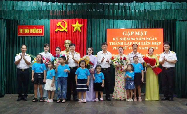 Ng&agrave;y Phụ nữ Việt Nam tr&ecirc;n quần đảo Trường Sa- Ảnh 1.