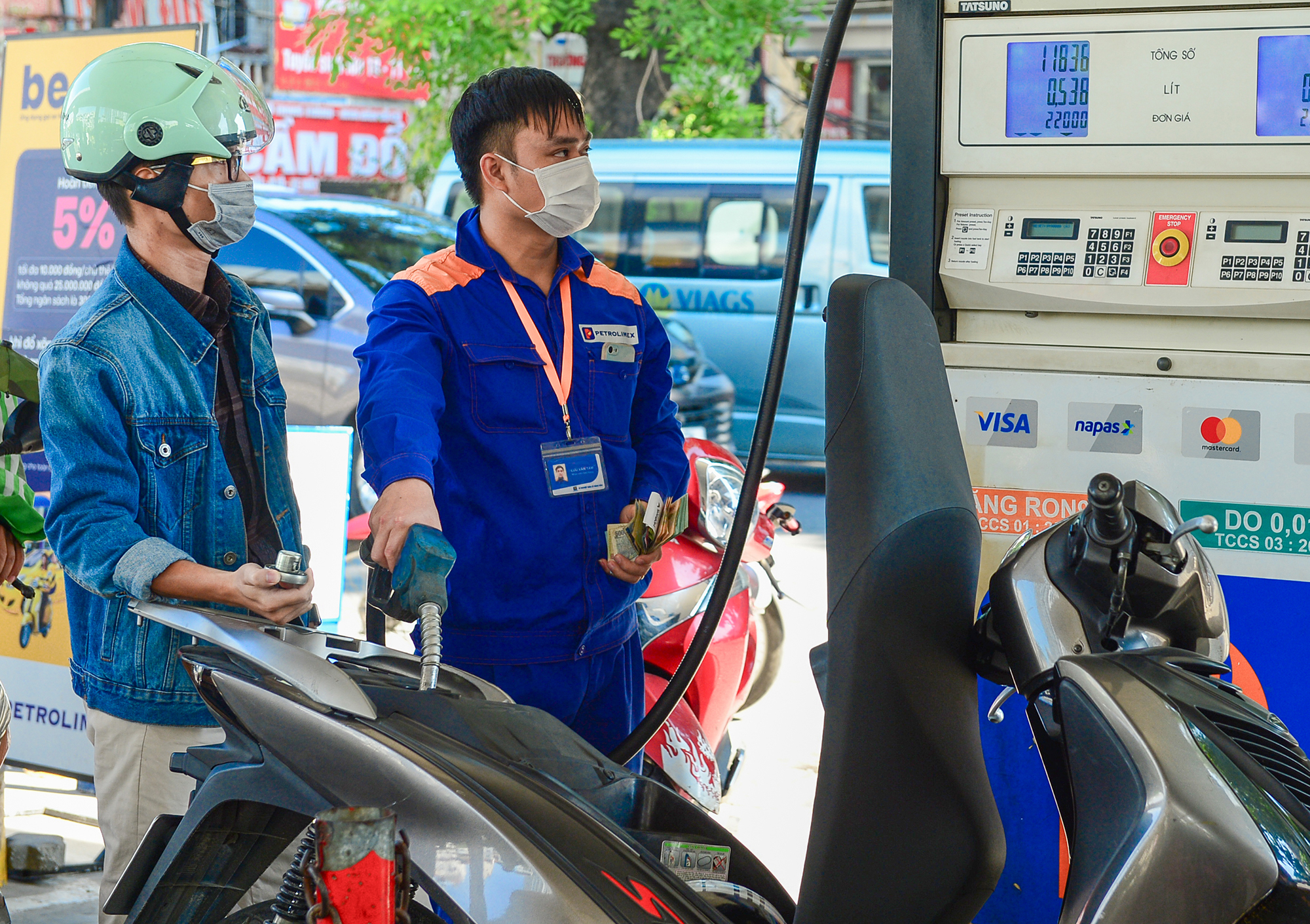 N&ecirc;n giữ hay bỏ Quỹ b&igrave;nh ổn xăng dầu?- Ảnh 1.